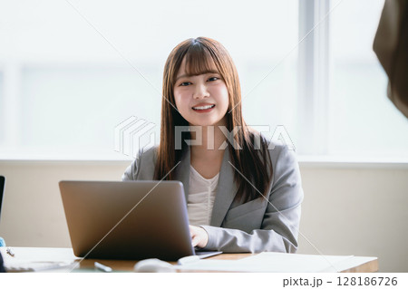 ビジネスウーマン 128186726