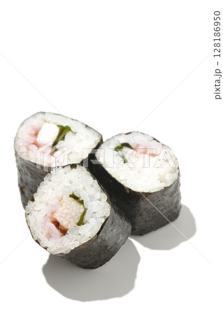 梅、紫蘇、山芋の海苔巻を白背景で撮影 128186950