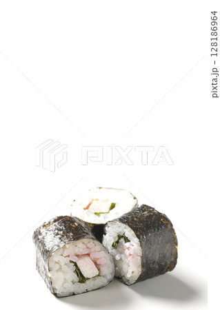 梅、紫蘇、山芋の海苔巻を白背景で撮影 梅、紫蘇、山芋の海苔巻を白背景で撮影 128186964