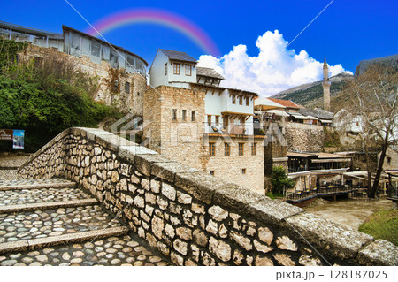 世界遺産古都モスタルの美しい古い街並み 128187025