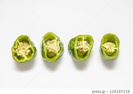 ピーマンのような甘唐辛子の素材写真　面白い形をした野菜 128187158