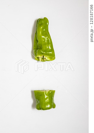 ピーマンのような甘唐辛子の素材写真 面白い形をした野菜 ピーマンのような甘唐辛子の素材写真 面白い形をした野菜 128187166