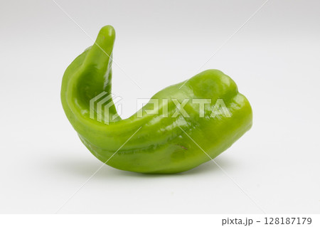 ピーマンのような甘唐辛子の素材写真 面白い形をした野菜 ピーマンのような甘唐辛子の素材写真 面白い形をした野菜 128187179