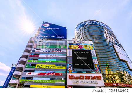 日本の東京都市景観 渋谷駅前の家電量販店・ビックカメラなどを望む=令和7年7月4日 日本の東京都市景観 渋谷駅前の家電量販店・ビックカメラなどを望む=令和7年7月4日 128188907