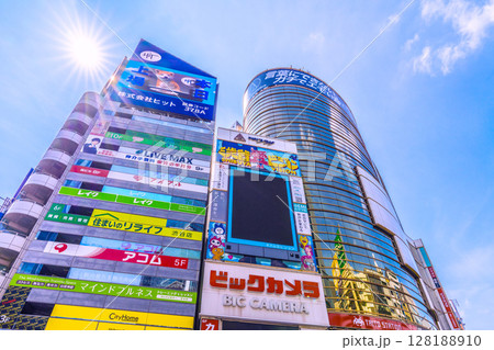 日本の東京都市景観　渋谷駅前の家電量販店・ビックカメラなどを望む＝令和7年7月4日 128188910