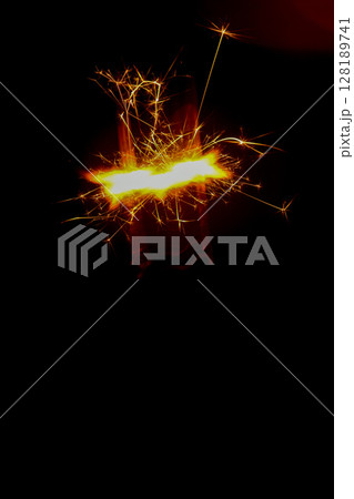 日本の夏の思い出　線香花火 128189741