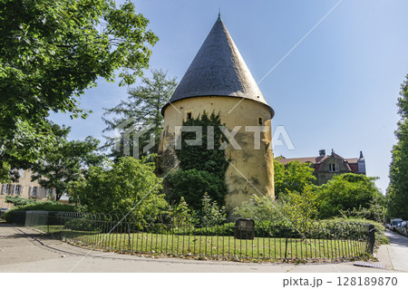 Tour camoufle in metz, old medieval tower near avenue foch, moselle, lorraine, france Tour camoufle in metz, old medieval tower near avenue foch, moselle, lorraine, france 128189870