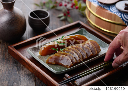 香り高い奈良漬け 酒の肴やご飯のお供に最適 香り高い奈良漬け 酒の肴やご飯のお供に最適 128190030
