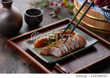 香り高い奈良漬け 酒の肴やご飯のお供に最適 香り高い奈良漬け 酒の肴やご飯のお供に最適 128190032