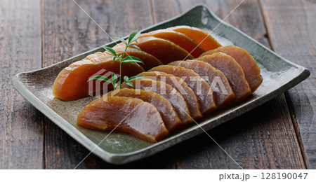 香り高い奈良漬け 酒の肴やご飯のお供に最適 128190047