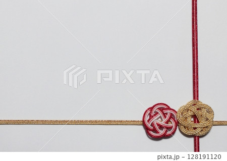 手作りのメッセージカード風素材　白背景 128191120