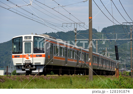 最後の活躍をする311系普通電車4両 128191874