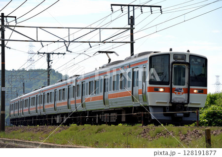 最後の活躍をする311系普通電車4両 128191877