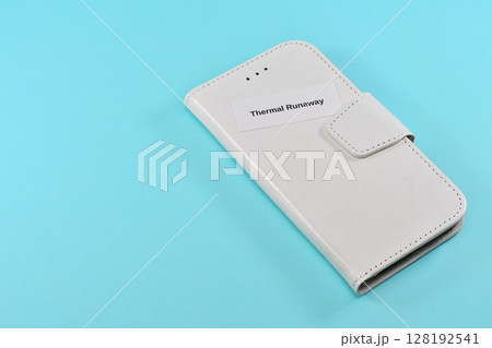 スマホが熱暴走しているイメージ 128192541