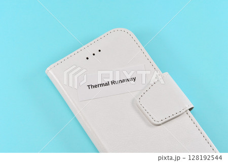 スマホが熱暴走しているイメージ 128192544