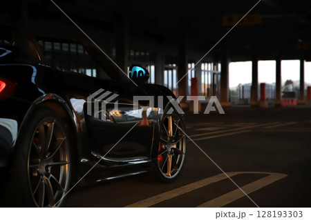 ツヤツヤの黒いオープンカー 128193303