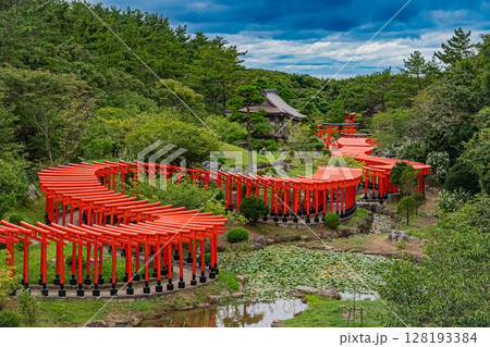 青森県　髙山稲荷神社の風景 128193384