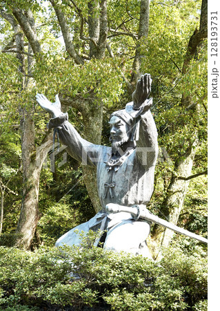 出雲大社 ムスビの御神像  128193731