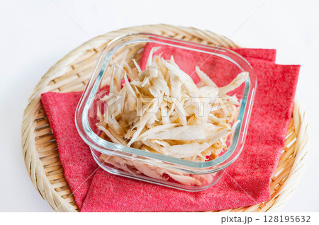 カット野菜　ささがきごぼう 128195632