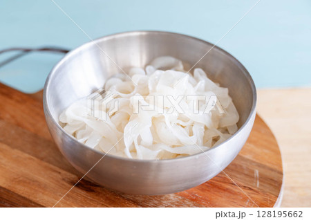 平たいこんにゃく麺 平たいこんにゃく麺 128195662