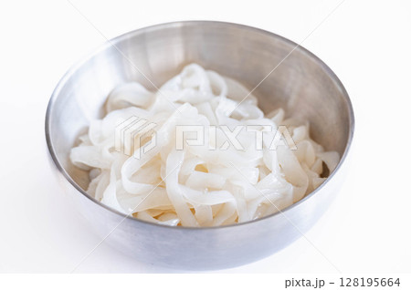 平たいこんにゃく麺 平たいこんにゃく麺 128195664