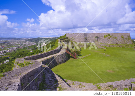 沖縄の中城城跡 128196011
