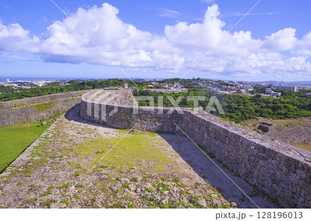 沖縄の中城城跡 128196013