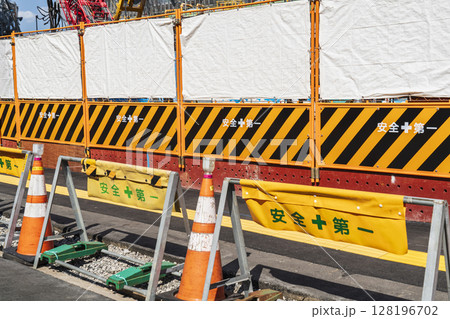 工事現場のガードフェンス【建設・土木・施工管理イメージ】 128196702