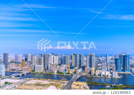 日本の東京都市景観 7月。新時代へ。築地市場跡地などを望む。再開発へ…＝4日 128199063