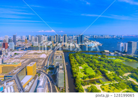 日本の東京都市景観 7月。新時代へ。築地市場跡地などを望む。再開発へ…=4日 日本の東京都市景観 7月。新時代へ。築地市場跡地などを望む。再開発へ…=4日 128199065