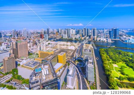 日本の東京都市景観 7月。新時代へ。築地市場跡地などを望む。再開発へ…=4日 日本の東京都市景観 7月。新時代へ。築地市場跡地などを望む。再開発へ…=4日 128199068