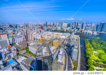 日本の東京都市景観 7月。新時代へ。築地市場跡地などを望む。再開発へ…＝4日 128199071