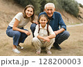 親子3代－笑顔の家族 128200003