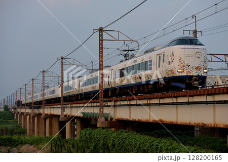 東海道線を走る271系関空特急はるか51号 東海道線を走る271系関空特急はるか51号 128200165