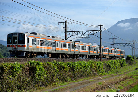 最後の活躍をする311系普通電車4両 128200194