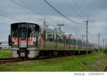 山陽本線を走る227系普通電車4両 128200347