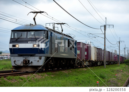 山陽本線を走るEF210-147コンテナ貨物列車 山陽本線を走るEF210-147コンテナ貨物列車 128200358