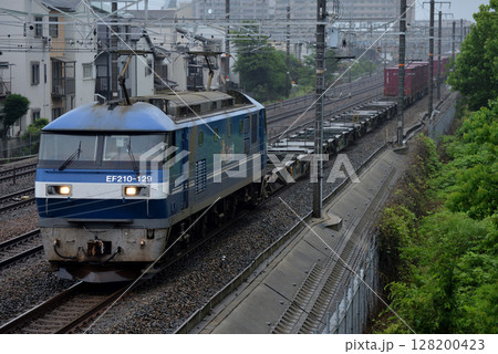 東海道線を走るEF210‐129コンテナ貨物列車 128200423