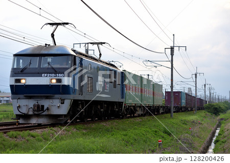 山陽本線を走るEF210-160コンテナ貨物列車 128200426