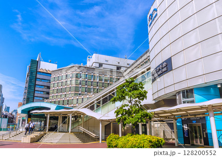 日本の東京都市景観 7月4日。ゆりかもめの新橋駅などを望む 128200552