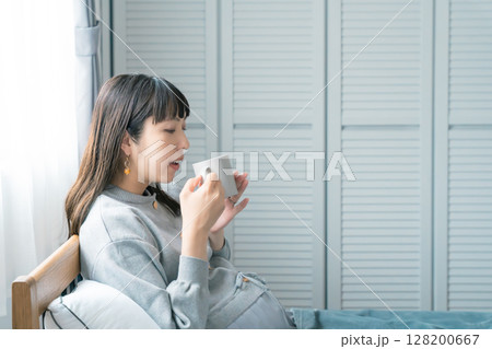 妊娠中におすすめの飲み物を飲む妊婦 妊娠中におすすめの飲み物を飲む妊婦 128200667