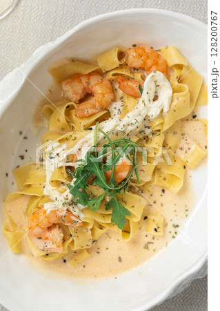 Fettuccine pasta with shrimp and creamy sauce 128200767