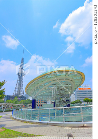 愛知県名古屋市、名古屋テレビ塔と水の宇宙船の風景 128201243