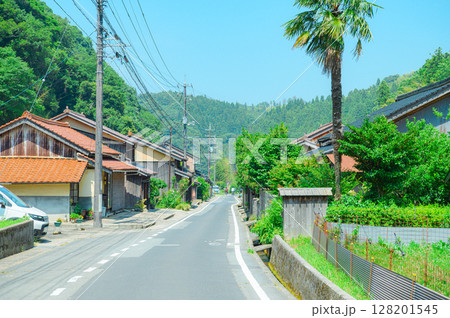 島根県　石見銀山の町並み 128201545