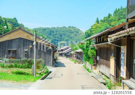 島根県　石見銀山の町並み 128201558