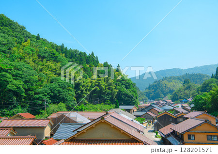 島根県　石見銀山の町並み 128201571