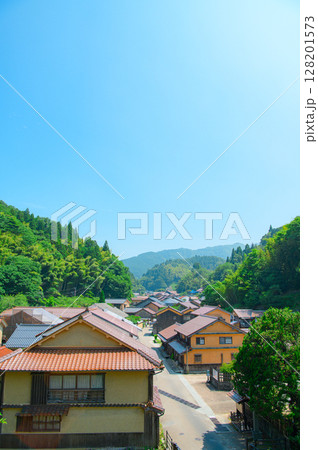 島根県　石見銀山の町並み 128201573