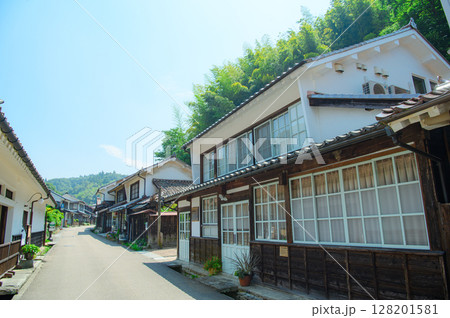島根県　石見銀山の町並み 128201581