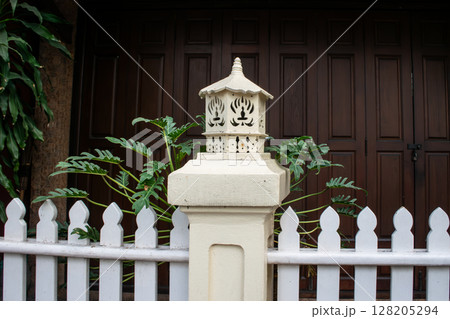 旧市街の白い柵 旧市街の白い柵 128205294