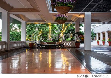 ロビーの風景 128206502